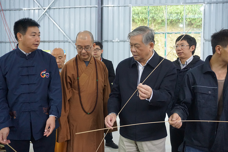 1515999273240205.jpg 傅先偉長老考察拉攬竹制品加工廠2_副本.jpg
