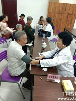1543831587862638.jpg 廈門市基督教兩會(huì)舉辦“讓愛走動(dòng)”義診活動(dòng)1.jpg