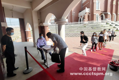 1592206699266866.jpg _東北神學(xué)院教職員工返崗復(fù)工.jpg
