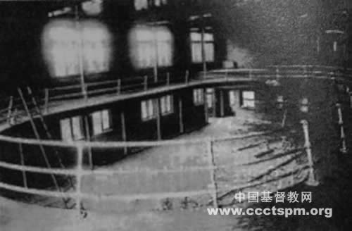 1618391947571337.jpg 室內(nèi)籃球場1.jpg