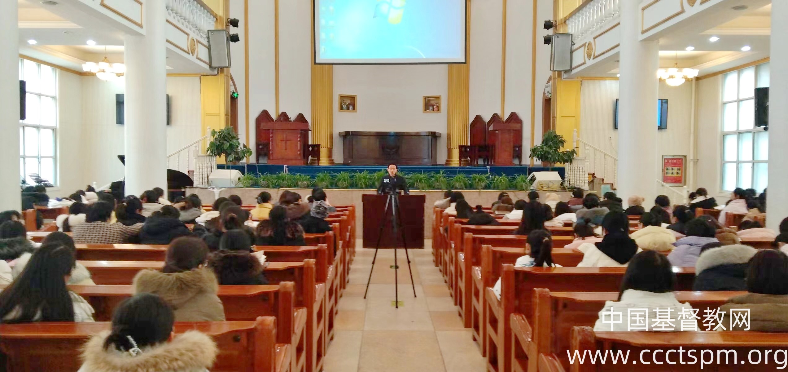河南神學(xué)院組織學(xué)習(xí)中國基督教第十一次代表會議精神